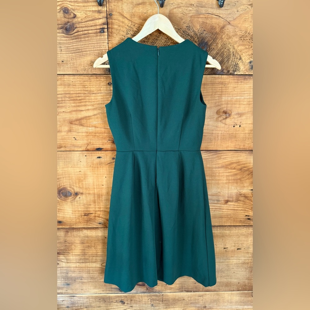 Elegant Calvin Klein Forest Green Asymmetrical Sleeveless Dress - Size 2 - Picture 2 of 6